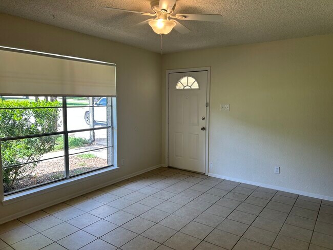 Foto del edificio - 309 Briarwood Dr