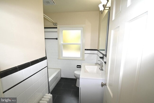 Foto del edificio - 8904 Flower Ave