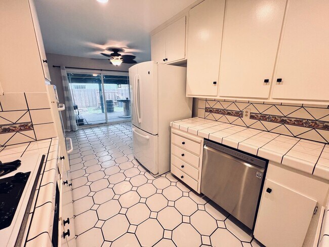 Building Photo - El Cajon three bed two bath home recently ...
