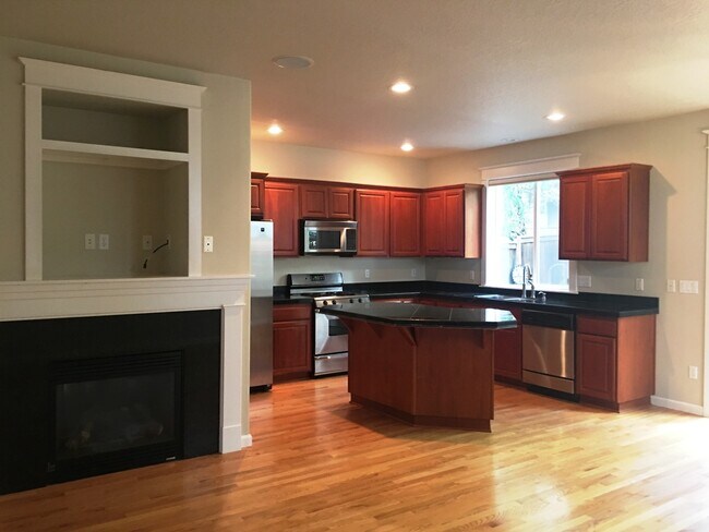 Foto del edificio - Beautifully updated home in great West Lin...