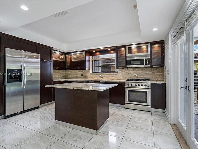 Foto del edificio - 20525 Highland Lakes Blvd