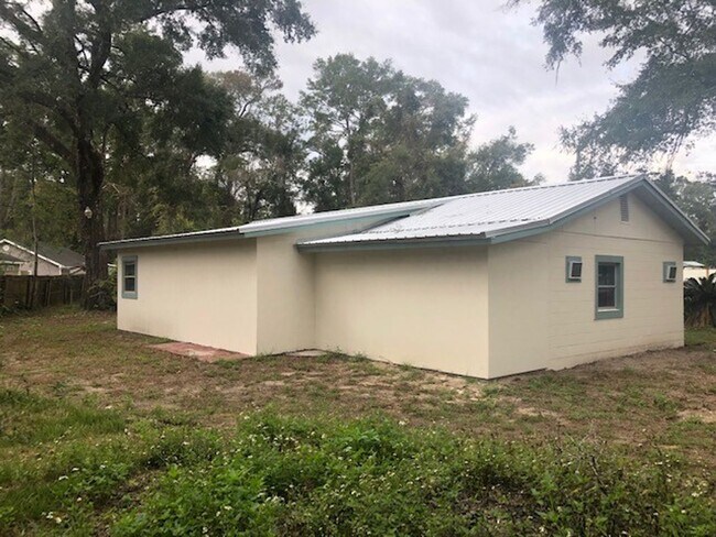 Building Photo - 3 Bedroom 2 Bath House In Crawfordville