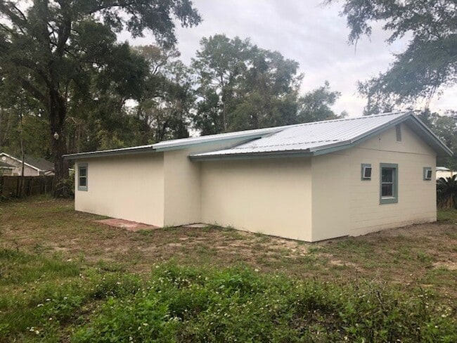 Foto del edificio - 3 Bedroom 2 Bath House In Crawfordville