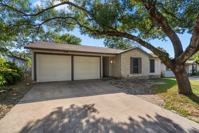 Building Photo - 6310 Shadow Bnd, Austin, Texas 78745