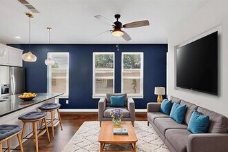 Building Photo - 800 S Welch St