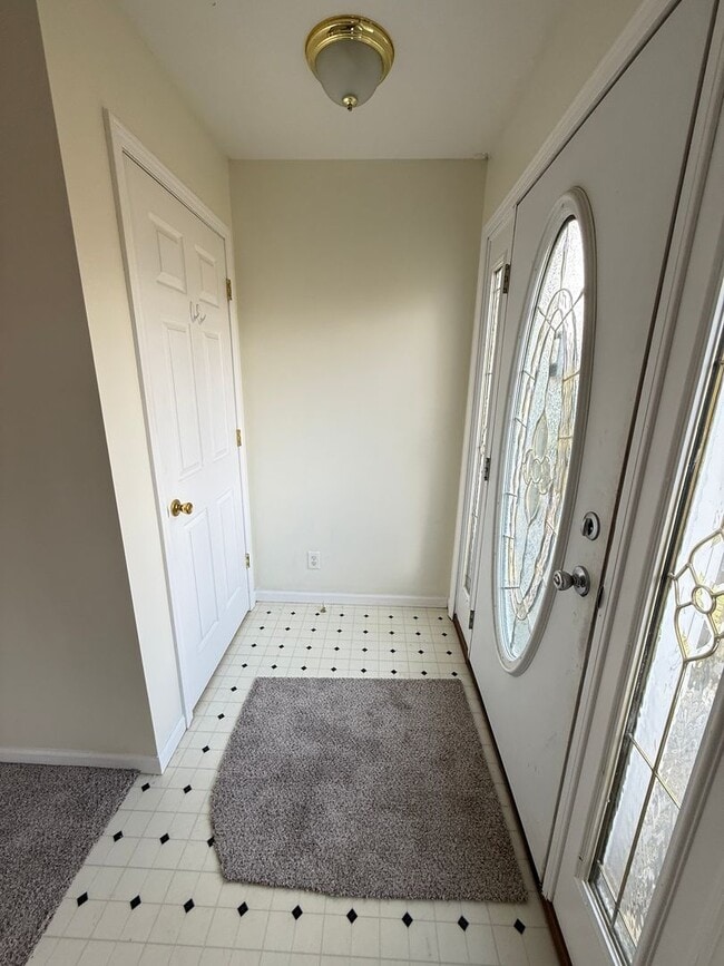 Foto del edificio - Spacious 3-Bedroom Home with Sunroom and Attached 2-Car Garage in Manchester, MI