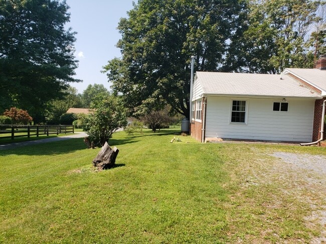 Building Photo - 8826 Yellow Springs Rd