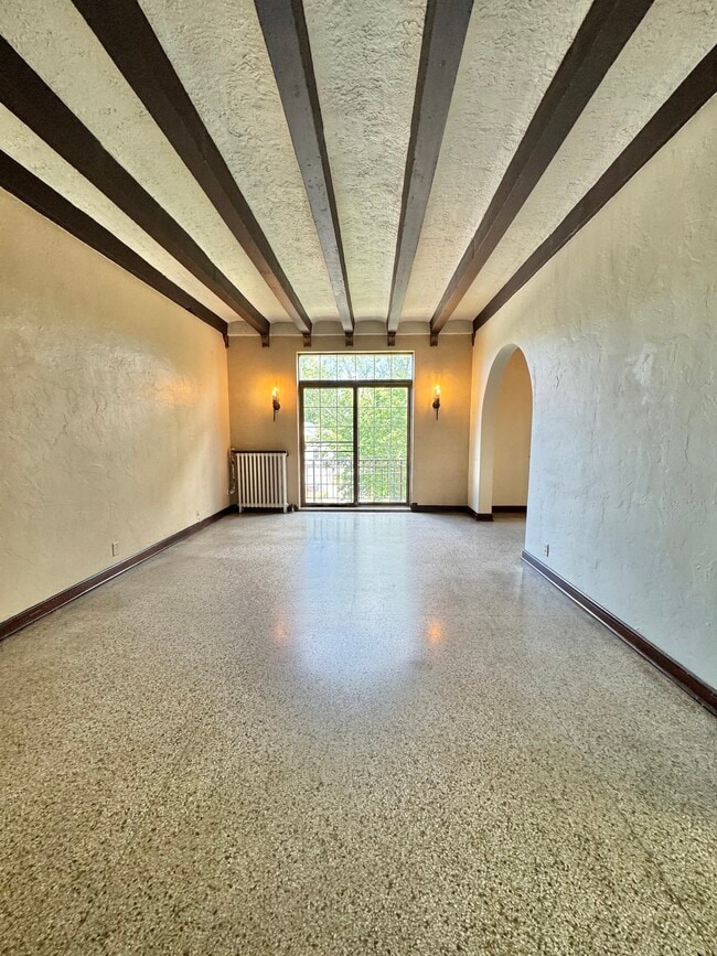 Studio- Living Area - Grace Manor Apartments