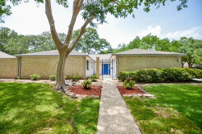 Foto del edificio - 1702 Cherry Bend Dr