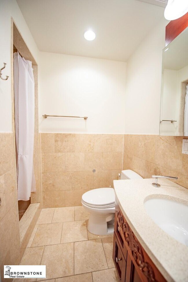 Foto del edificio - 3 bedroom in BROOKLYN NY 11215