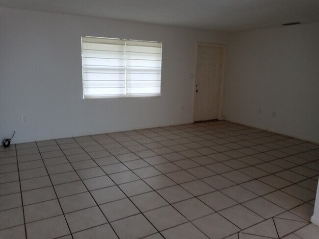 Foto del edificio - 8034 Orange Ave