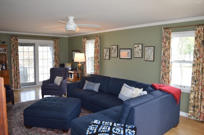 Foto del edificio - 7002 Hubbard Ave