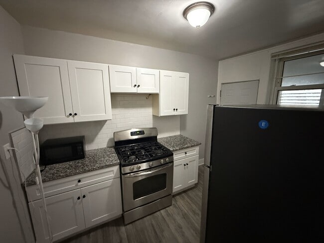 Foto del edificio - 6322 N Albany Ave