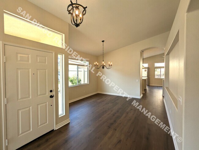 Building Photo - Beautiful 3/2 Near Castle Creek Country Club