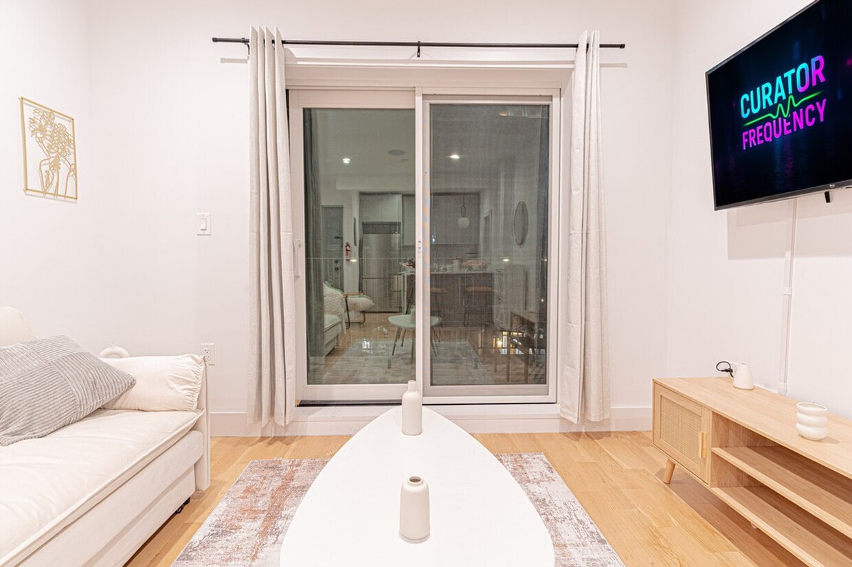 Primary Photo - 248 Schaefer St