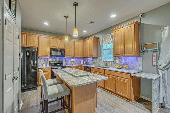 Foto del edificio - Comfort, Space & Convenience in Summerville