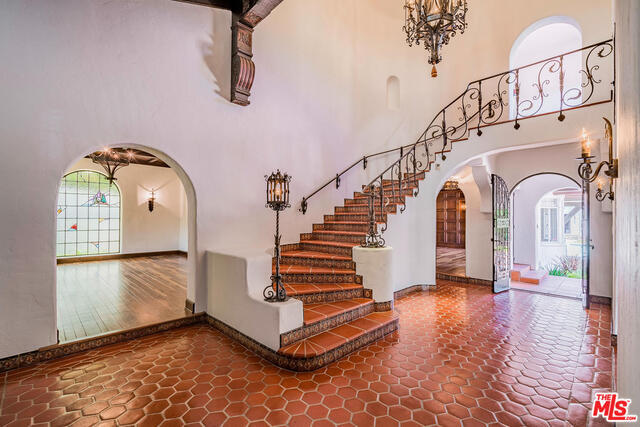 Foto del edificio - 702 N Maple Dr