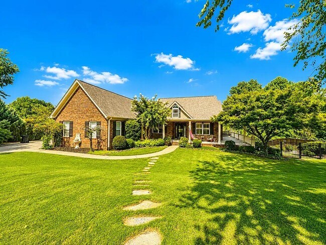 Building Photo - 128 Fox Farm Way