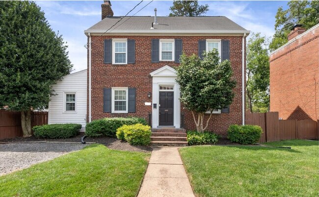 Foto del edificio - 309 E Braddock Rd