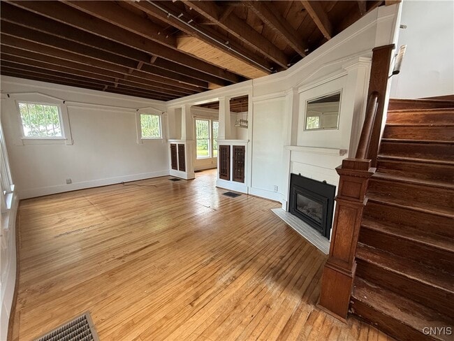 Building Photo - 1103 Salina St