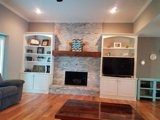 Building Photo - COMPLETELY REMODELED RANCH ON 1 ACRE