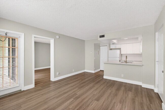 Building Photo - Move-In Ready Rental near Tanger Outlets!