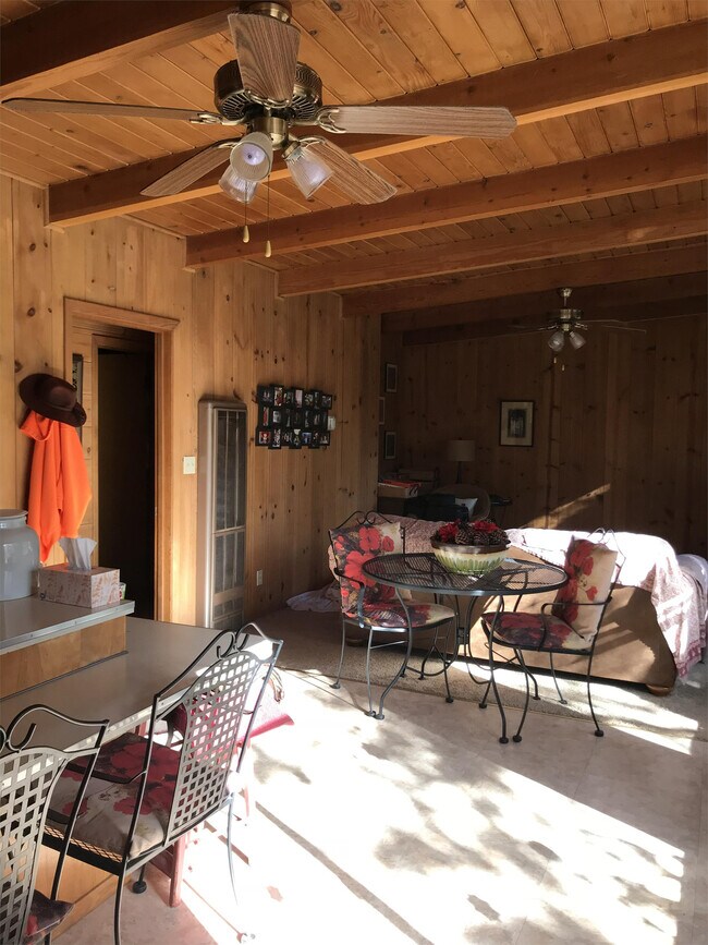 Building Photo - 23173 Oak View Dr