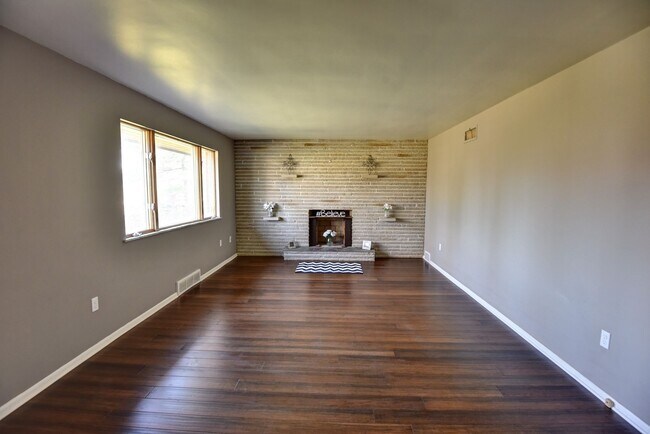 Foto del edificio - 2 Bed 3 Bath Single Family Home For Rent i...