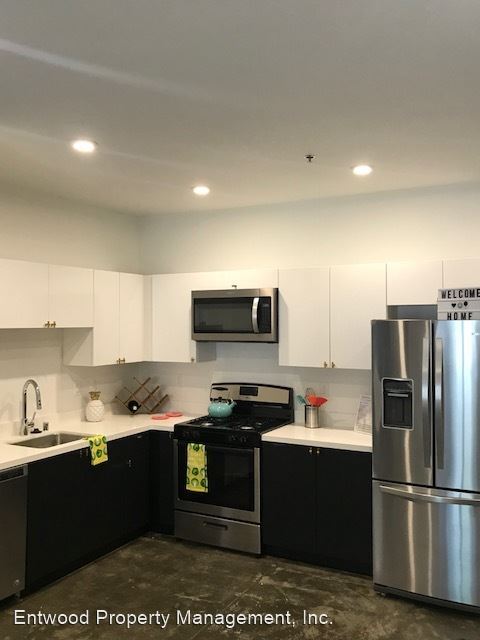 Foto del edificio - 3 br, 3 bath Room For Rent - 1033 W 5th St