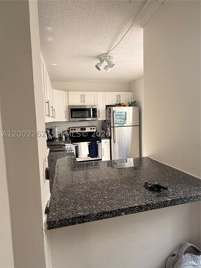 Building Photo - 9440 Live Oak Pl