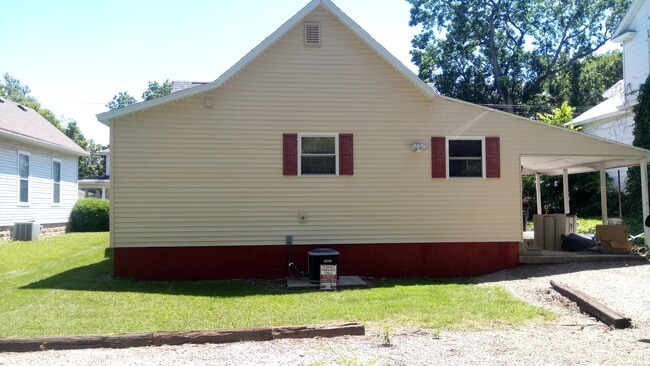 Building Photo - 215 Polk Ave