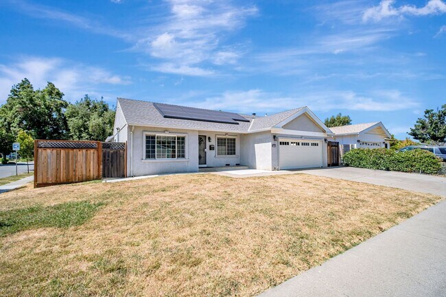Building Photo - Charming 3BR/2BA Single Family Home in New...