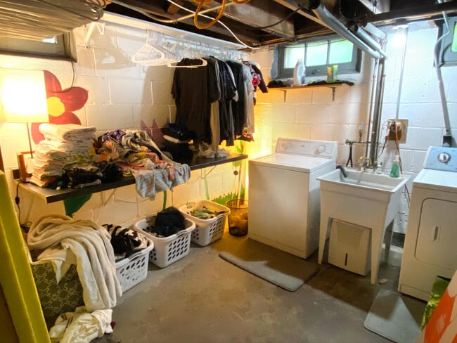 In-building laundry - 3811 N Morris Blvd