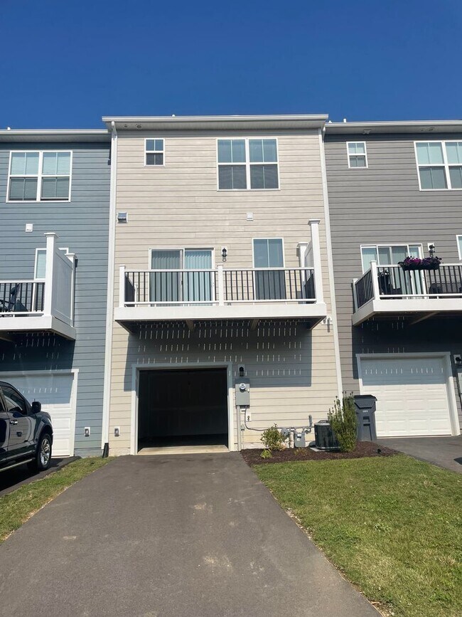 Building Photo - New Construction Townhouse