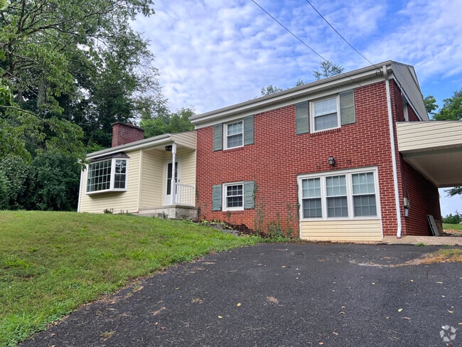 Building Photo - 707 Borden Rd