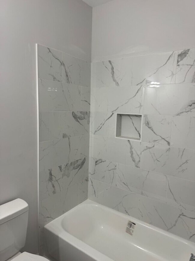 Building Photo - Beautifully Updated Townhome in Prime Location – Move-In Ready!