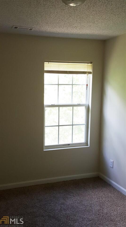 Building Photo - 5090 Lincoln Dr