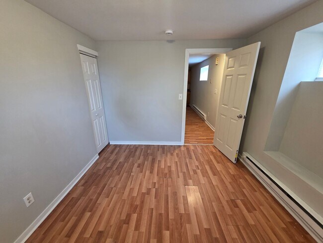Foto del edificio - 7038 Forrest Ave