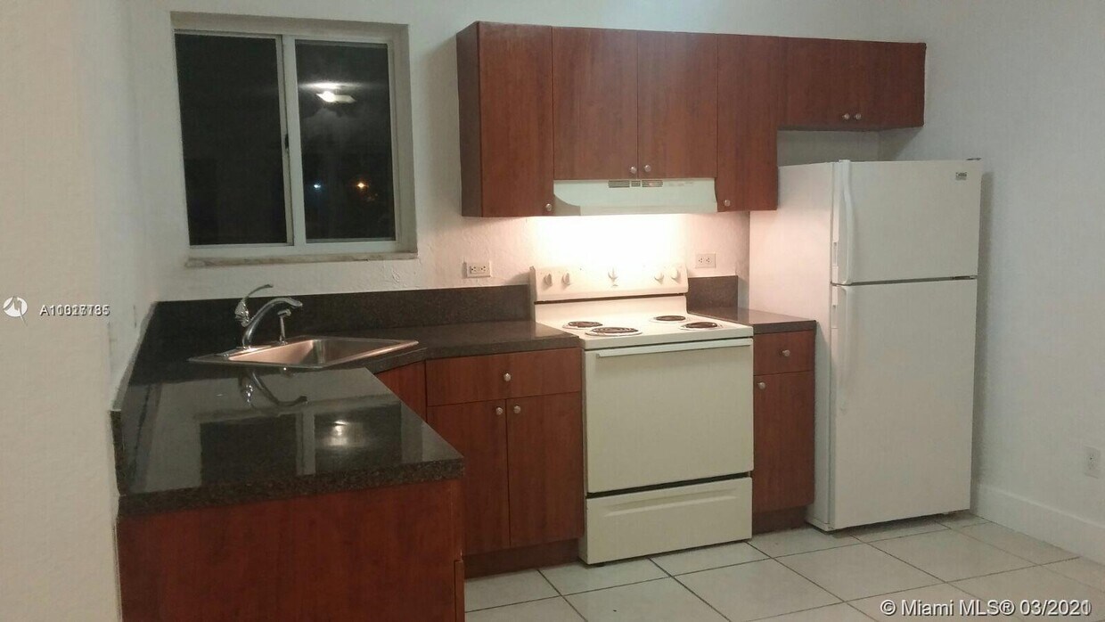 Foto del edificio - 458 SW 10th St