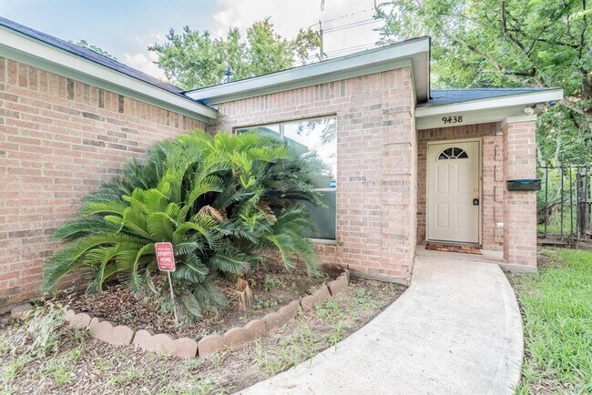 Building Photo - 9438 Ashville Dr
