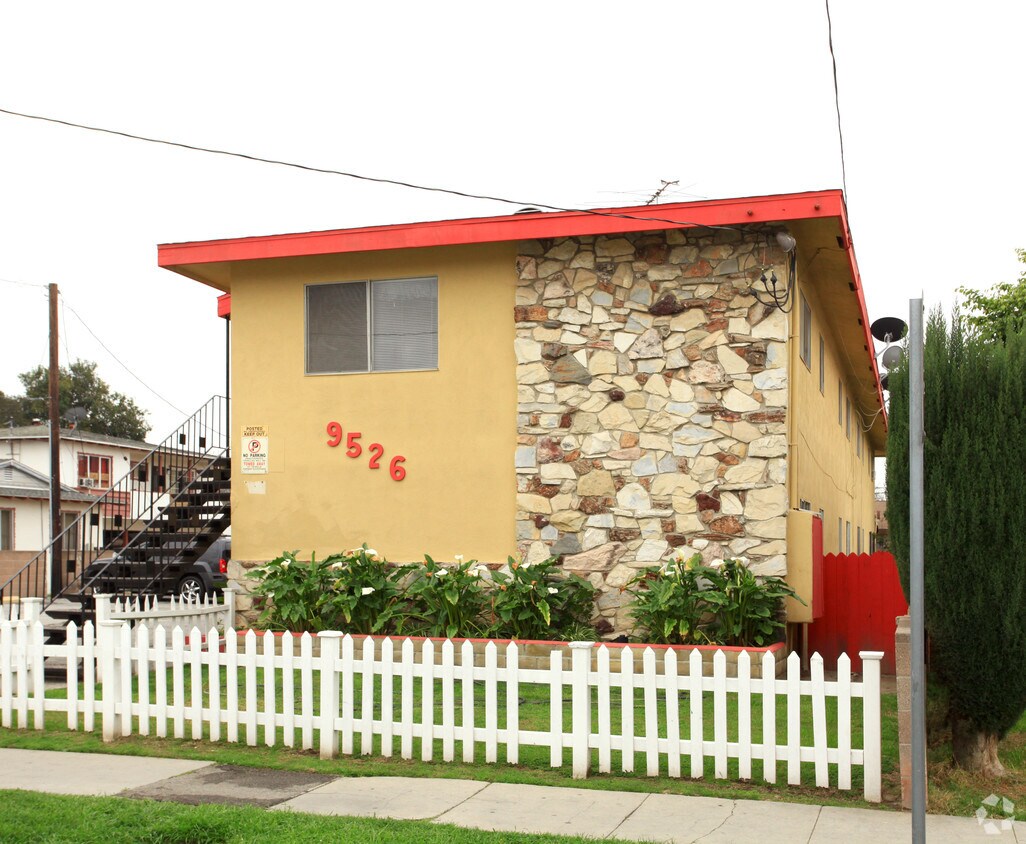 Building Photo - 9526 Los Angeles St