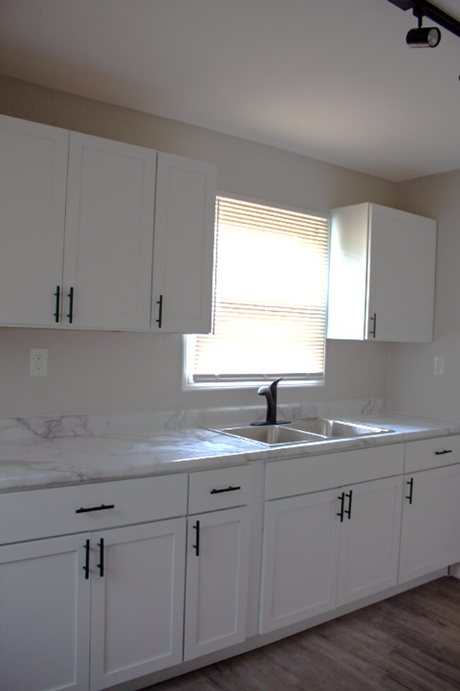 Building Photo - Gary West Side 4 Bed 2 Bath 2 Car Garage
