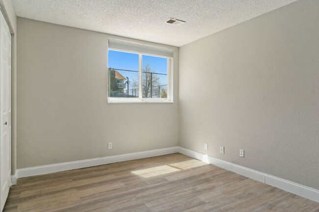 Building Photo - 12430 E Cornell Ave