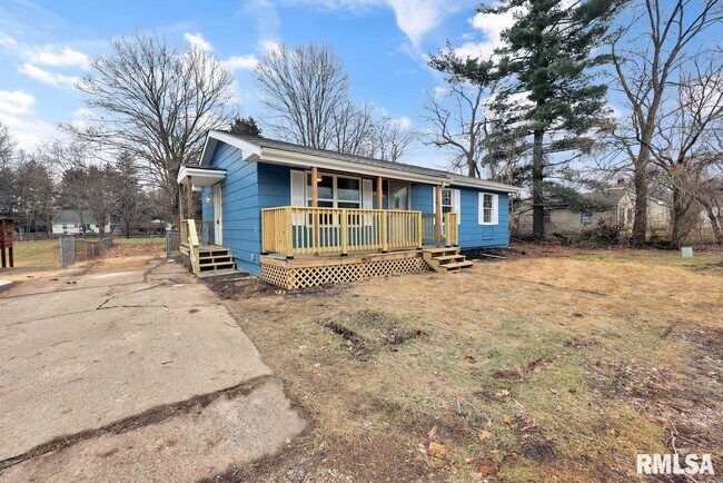 Building Photo - 106 Maple Ln