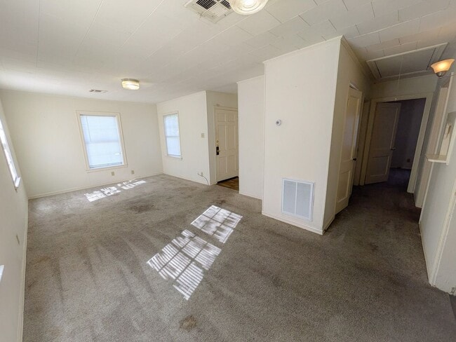 Building Photo - 378 Garland Ave
