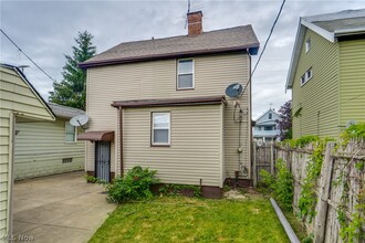 Building Photo - 934 Royal Rd