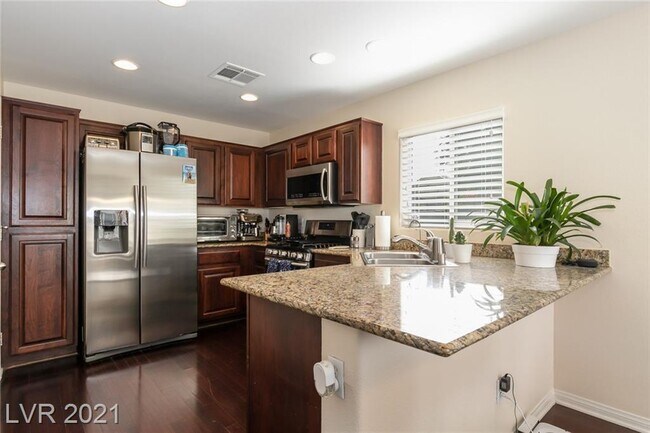 Building Photo - 9530 Grandview Spring Ave