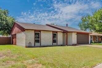 Building Photo - 5120 Runyon Dr