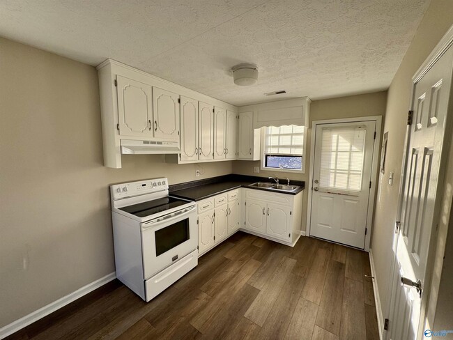 Building Photo - 433 Hargrove St