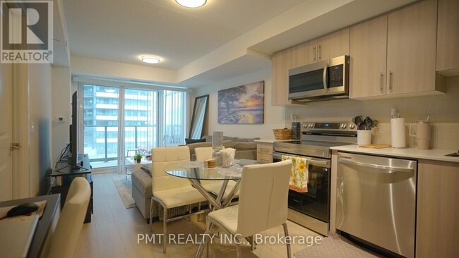 Photo du bâtiment - 1435 Celebration Dr